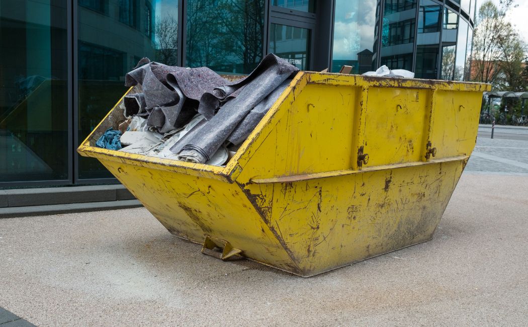 Rozwiązanie na wywóz odpadów budowlanych - wynajem kontenerów