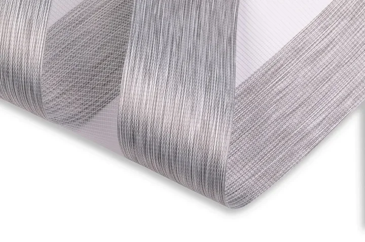 Rolety w kasecie vs rolety wolnowiszące – różnice, zalety i wady każdego rozwiązania