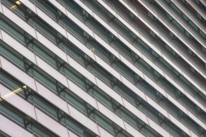 Gdzie stosować bednarkę nierdzewną w budownictwie i przemyśle