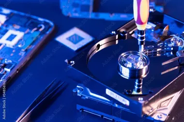 Kiedy warto skorzystać z usług odzyskiwania danych z dysku?