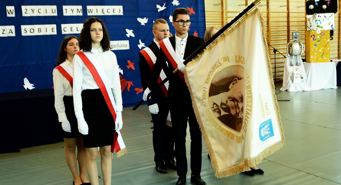 Liceum w Stanisławowie Pierwszym ma już sztandar