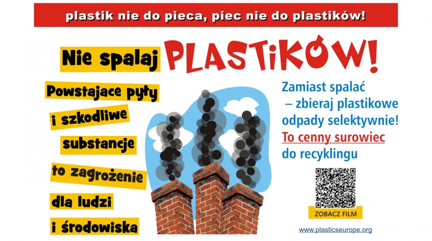 Grafika promująca kampanię - Plastik nie do pieca - piec nie do plastiku. W tle kominy i lecący z nich dym.