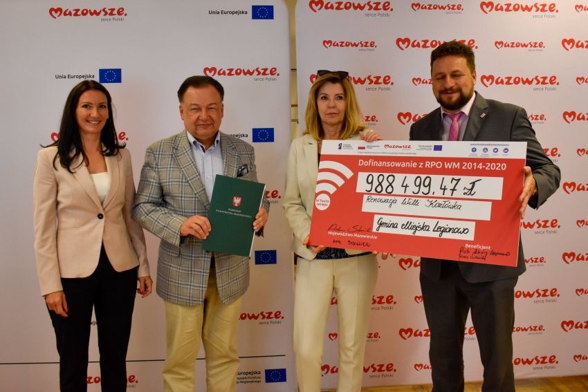 Na zdjęciu od lewej: Anna Brzezińska radna województwa mazowieckiego, Adam Struzik marszałek, Jolanta Ćwiklińska skarbnik Legionowa, Piotr Zadrożny zastępca prezydenta miasta Legionowo