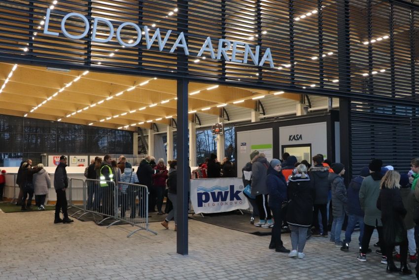 wejście do hali Lodowa Arena