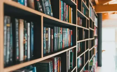 Wiosenna wymiana w Poczytalni - szafa i dziecięcy kącik odetchną