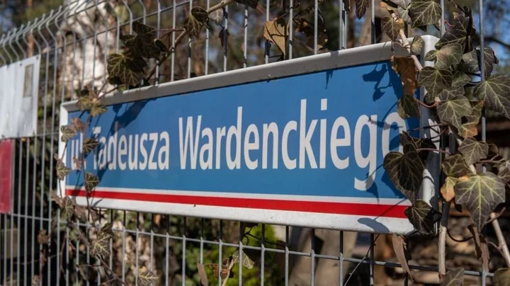 Wardenckiego wychodzi z gruntu i zmienia cały odcinek