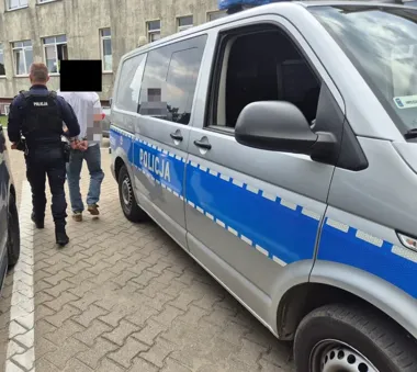 Trzy zakazy, alkohol i narkotyki w aucie. Zatrzymanie po domowej awanturze
