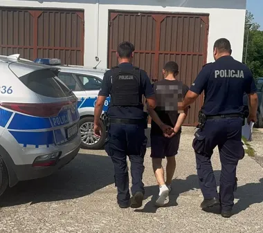 Złamał zakaz prowadzenia, dachował golfem i trafił do aresztu