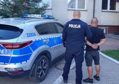 Zarzuty po kradzieży alkoholu. 51-latek użył gazu wobec ochroniarza