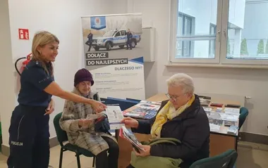„Wnuczek”, policjant, pracownik ZUS-u. Seniorzy z Legionowa poznali metody oszustów