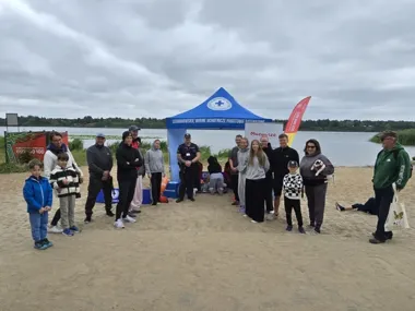 Na plaży w Wieliszewie padło ostrzeżenie przed jednym błędem nad wodą