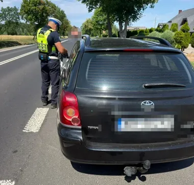 49 km/h za dużo i brak uprawnień - kierowca Toyoty wpadł w Wierzbicy