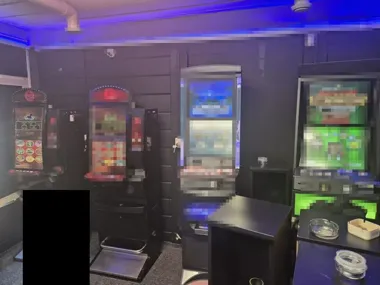 W Legionowie wpadł salon z automatami - policja i skarbówka zabezpieczyły gotówkę