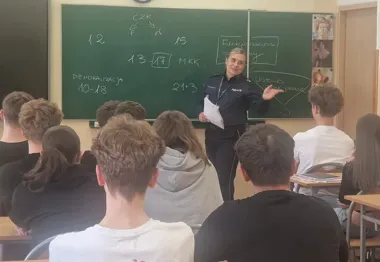 Kompromitujące zdjęcia i hejt - policjantki z Legionowa uczyły licealistów odpowiedzialności