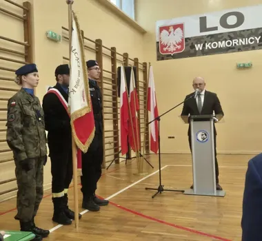 Z matury prosto do komendy - Komornica wypuszcza pierwszych kandydatów