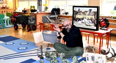 Lekcje przyrody wychodzą poza ławkę. Dzieci uczą się w ruchu