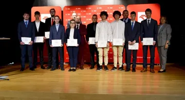 Dziesięciu uczniów z Legionowa odebrało stypendia, które mogą otworzyć drogę dalej