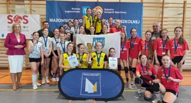 Młodzi siatkarze walczyli o awans – mistrzostwa powiatu w Stanisławowie Pierwszym