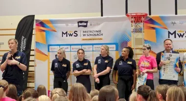 Pięć mistrzyń poprowadziło lekcję WF-u w Stanisławowie Pierwszym