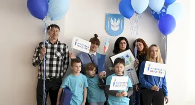 Błękitna fala radości wdarła się do starostwa i zmieniła urzędowe pokoje