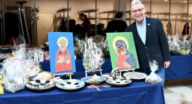 W legionowskim ratuszu świąteczne ozdoby zamieniły się w realną pomoc